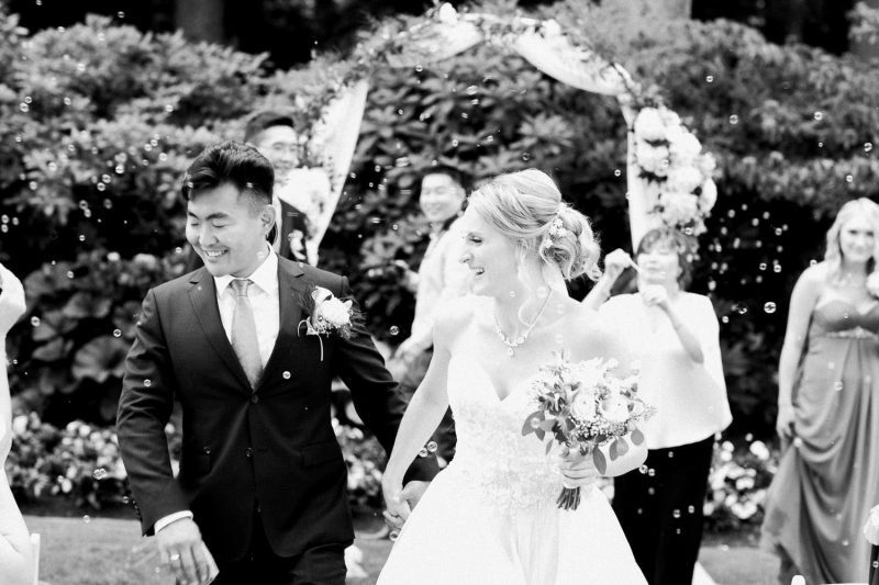 Wedding ceremony with bubbles and happy couple | Vancouver wedding photographer | Westwood Plateau Golf Club Wedding