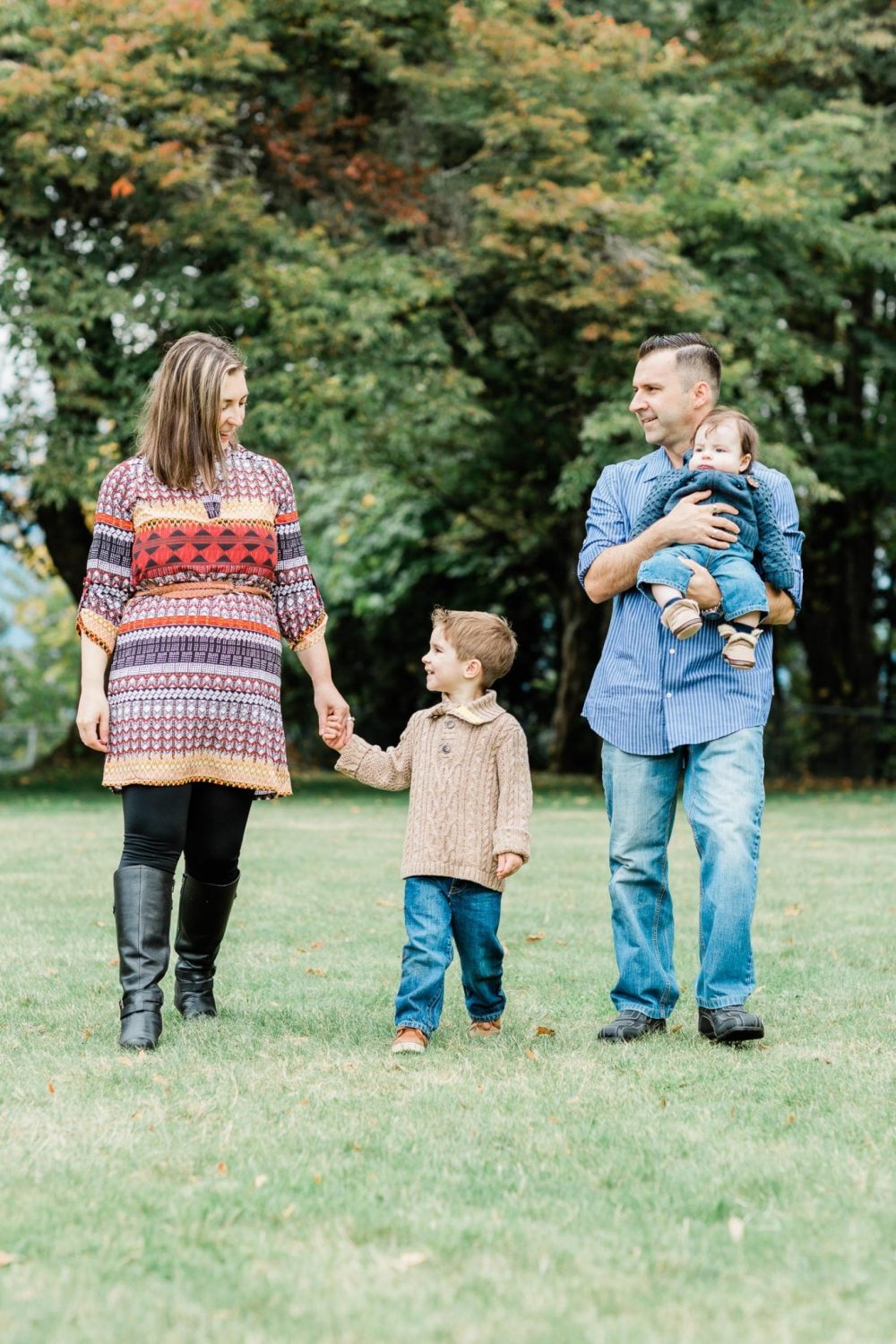 Family photo in Burnaby mountain park | Vancouver family photographer