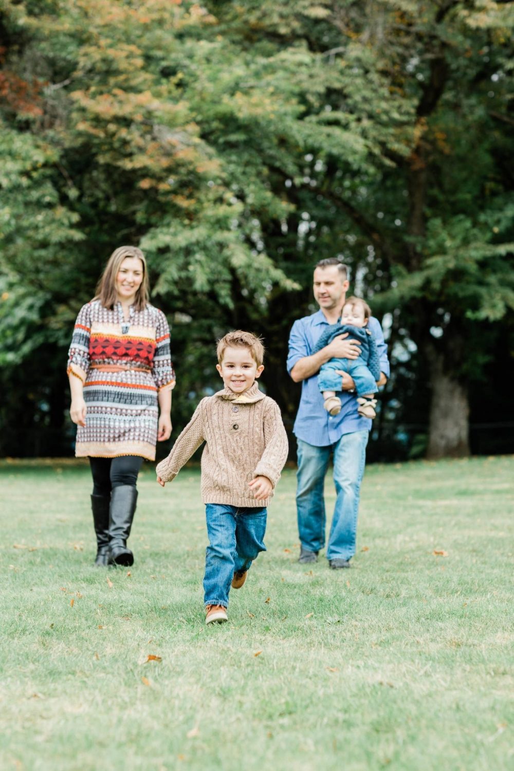 Family photo in Burnaby mountain park | Vancouver family photographer