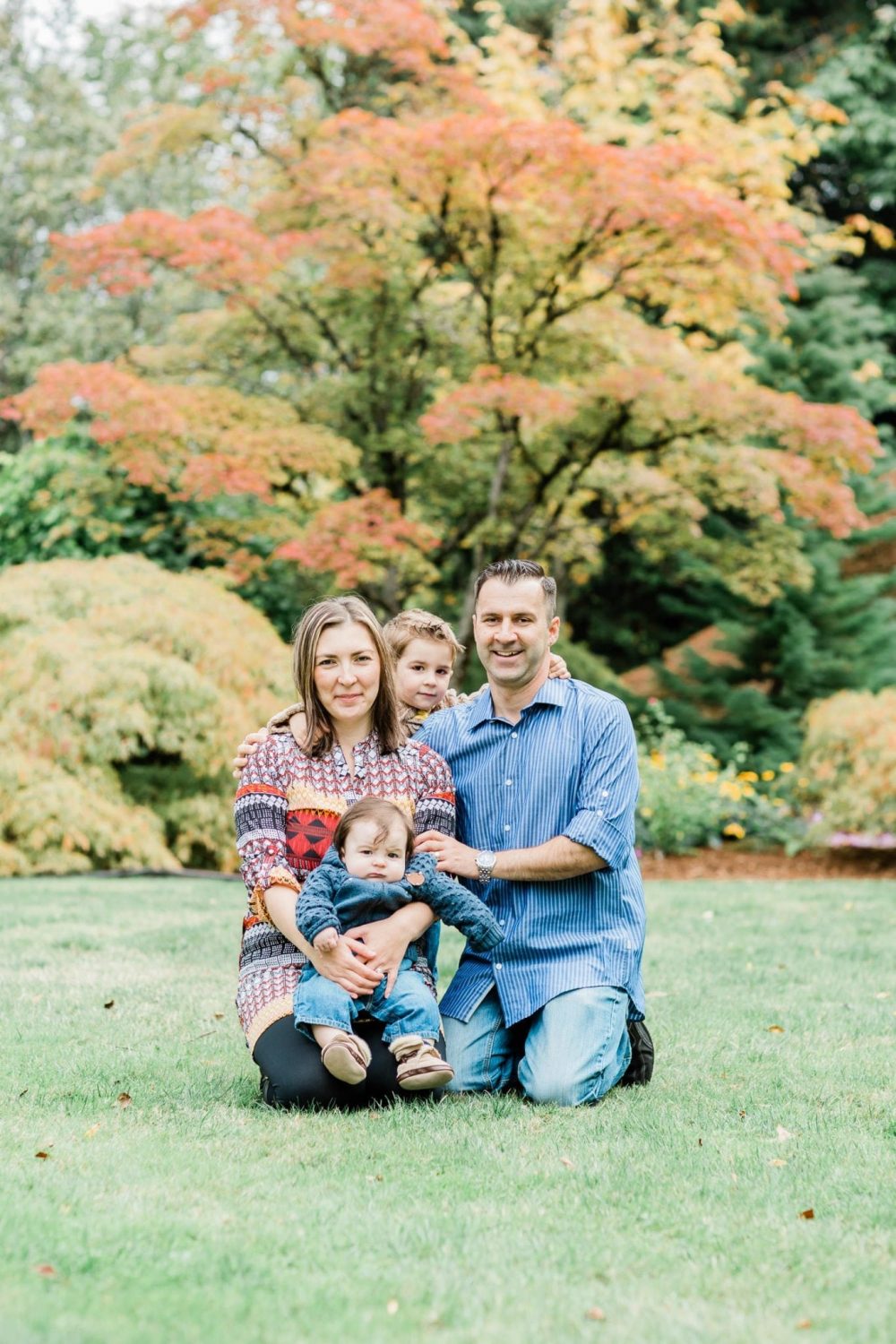 Family photo in Burnaby mountain park | Vancouver family photographer