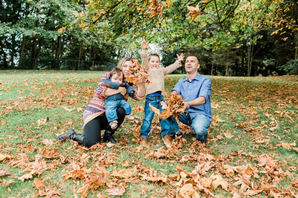 Family photo in Burnaby mountain park | Vancouver family photographer